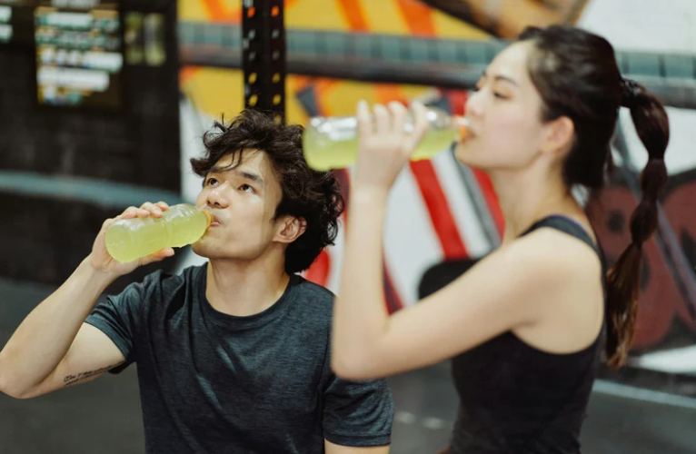 Electrolyte Replenishment: The Role of Hydration Powders in Athletic Performance